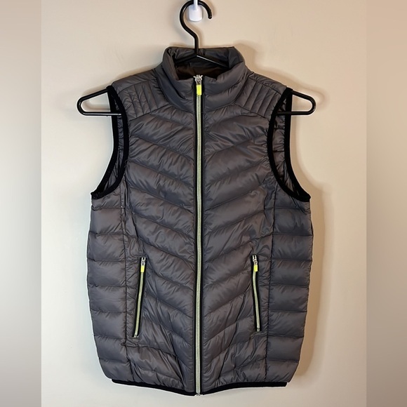 LADIES-SPRING Pieces Being Added Daily -Grab Your Favs 🏞️🍁🌷 - Picture 2 of 7